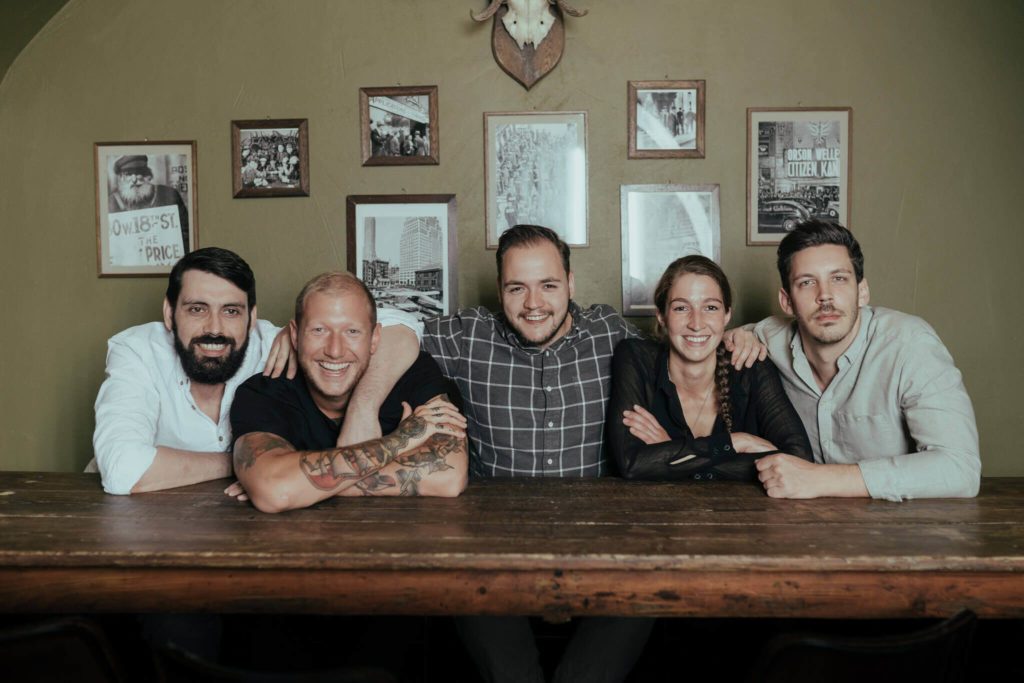 Das Team der Kinly Bar in Frankfurt