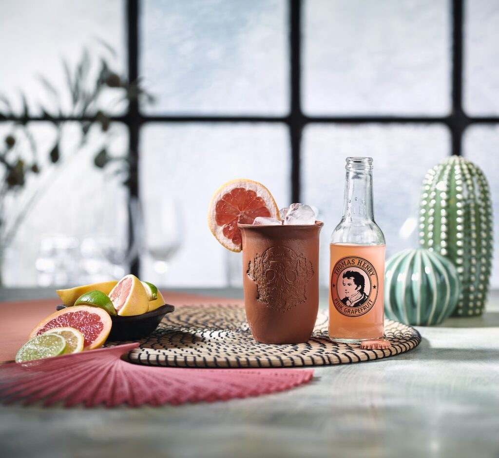 Cantaritos Drinkbild im Tonbecher mit Thomas Henry Pink Grapefruit