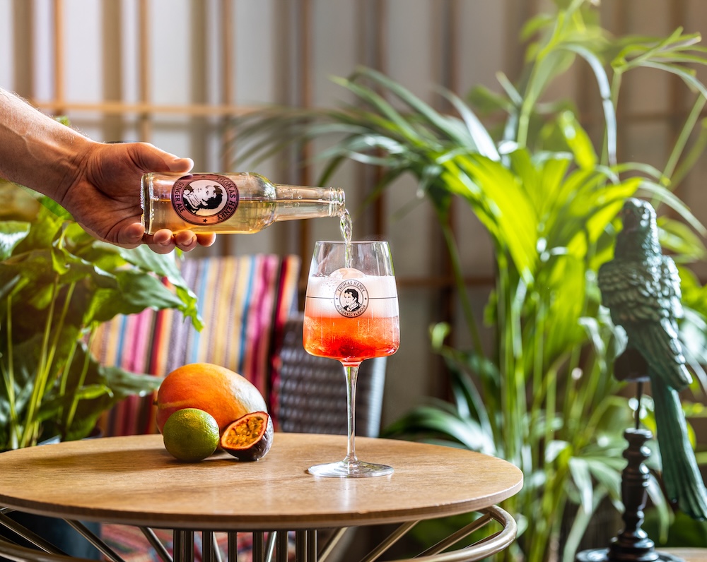 Fruit Cup Rezeptbild im Weinglas mit Thomas Henry Ginger Ale