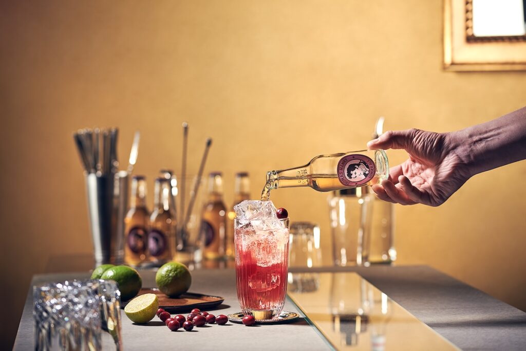 Red Light District mit Thomas Henry Ginger Ale Drinkbild