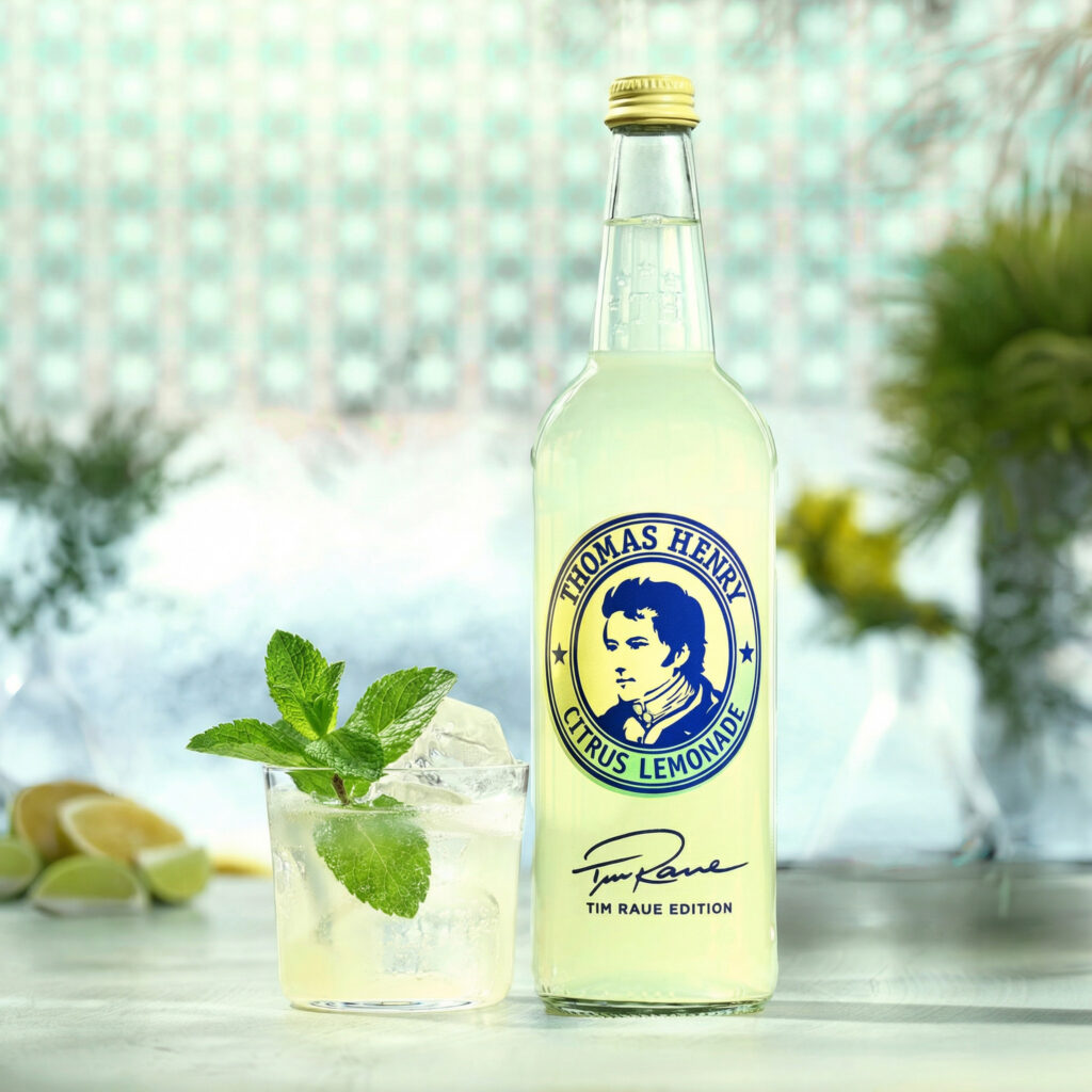 Thomas Henry Citrus Lemonade Tim Raue Edition_Mood_Pur mit Minzzweig