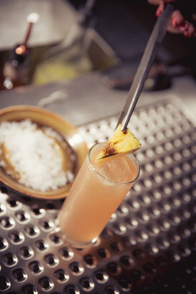 Thomas Henry Garnish Guide mit Cocktail Garnitur Ananas