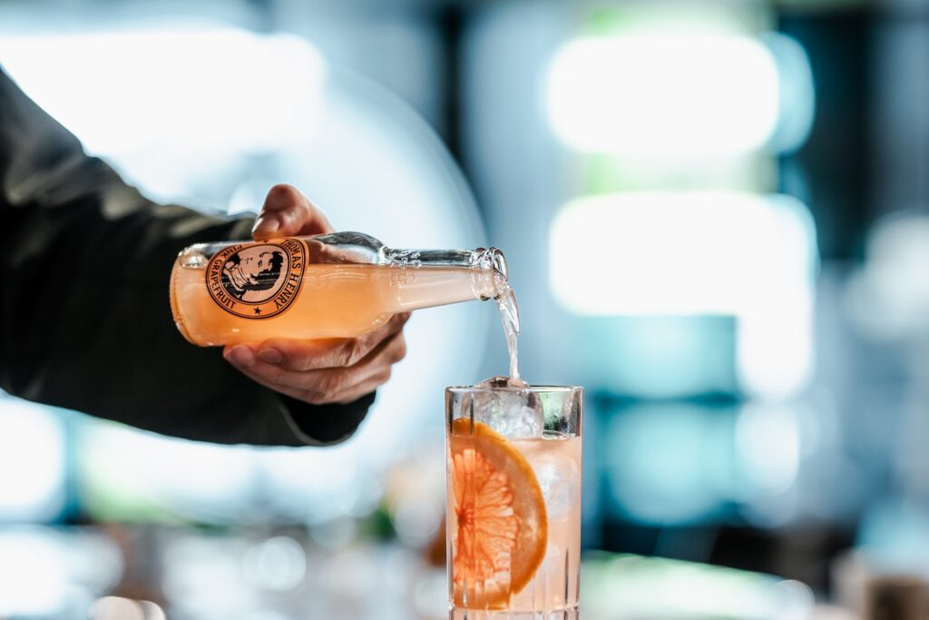 Erfrischende Cocktails Thomas Henry Pink Grapefruit