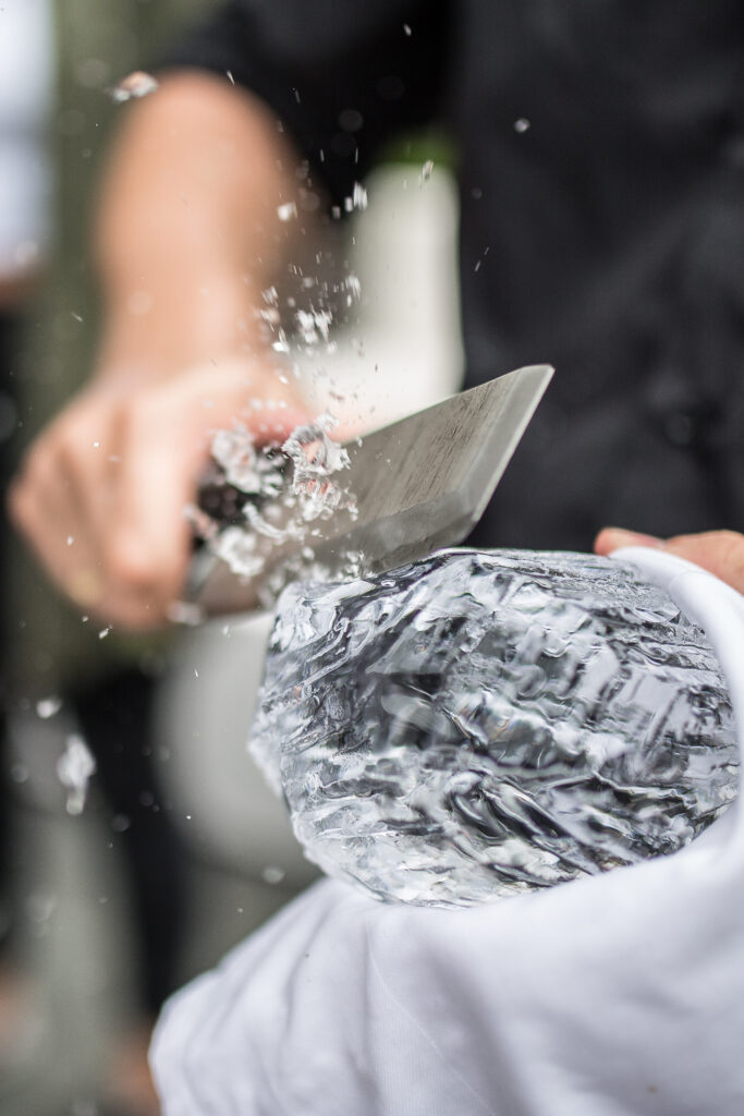 Klare Eiswürfel Ice Carving Thomas Henry